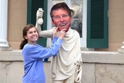 Covered head statue